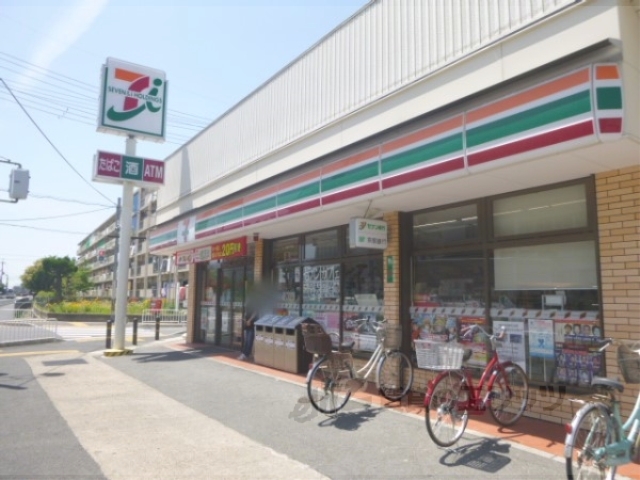 【宇治市大久保町のマンションのコンビニ】