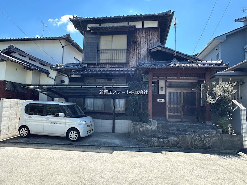 高良内吉岡貸家の建物外観