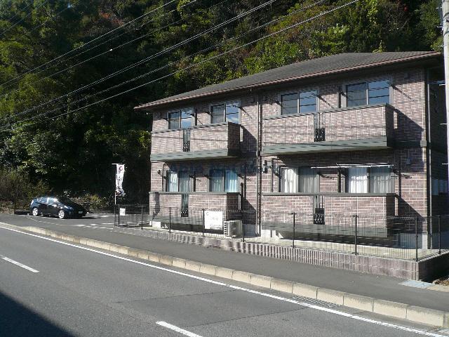 大村市溝陸町のアパートの建物外観