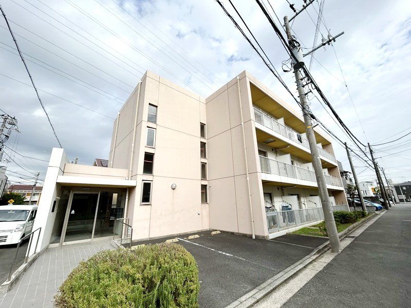 【横浜市港北区綱島西のマンションの建物外観】