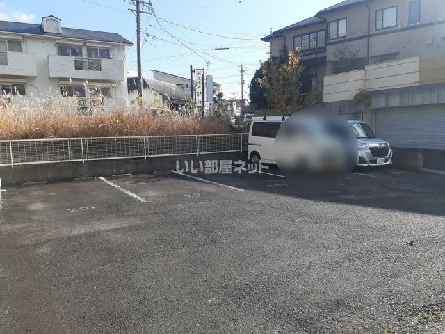 【ハイツサンエーの駐車場】