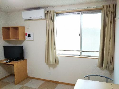 居室・リビング　カーペットの色はお部屋により異なります。