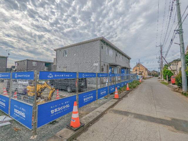 【伊勢崎市東小保方町のアパートの建物外観】