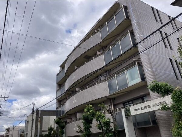 【芦屋市宮川町のマンションの建物外観】