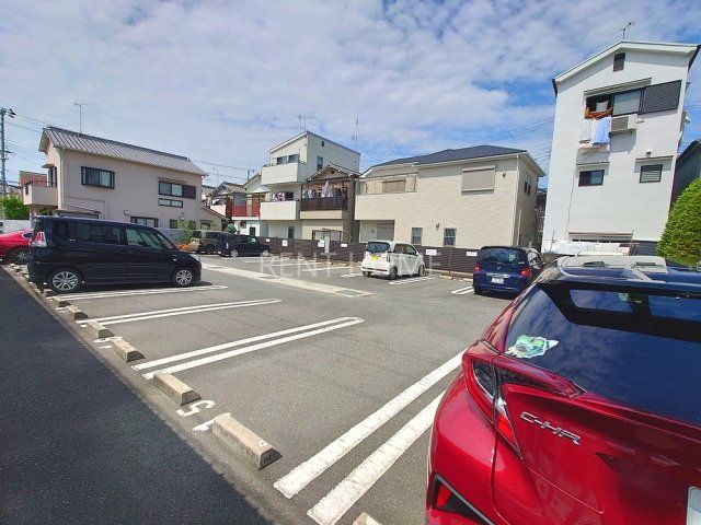 【八尾市山城町のマンションの駐車場】