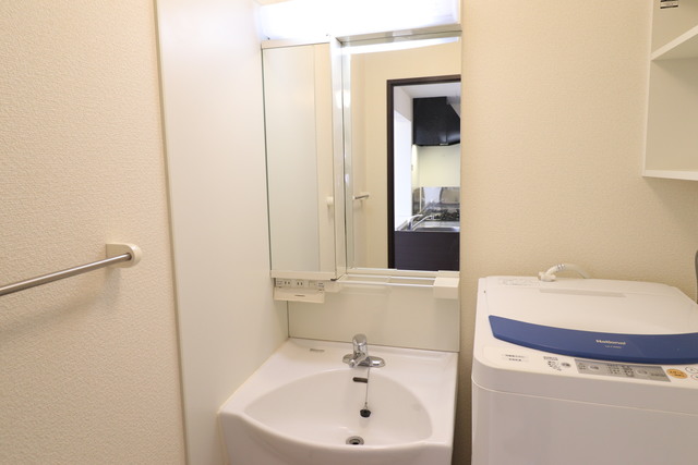 洗面設備　家具家電無しのお部屋になります。