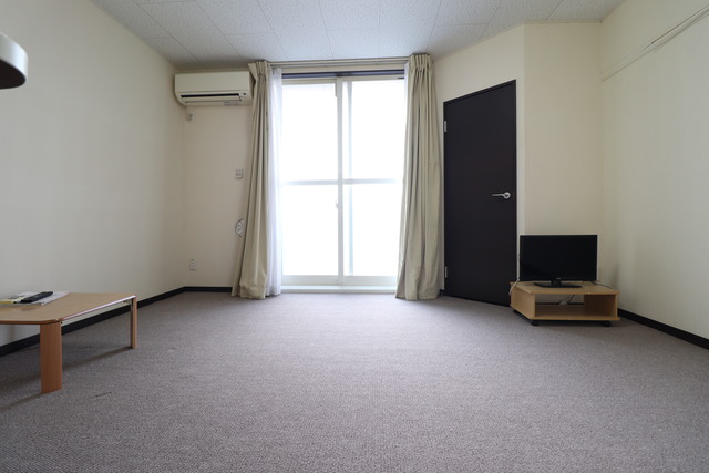居室・リビング　家具家電無しのお部屋になります。