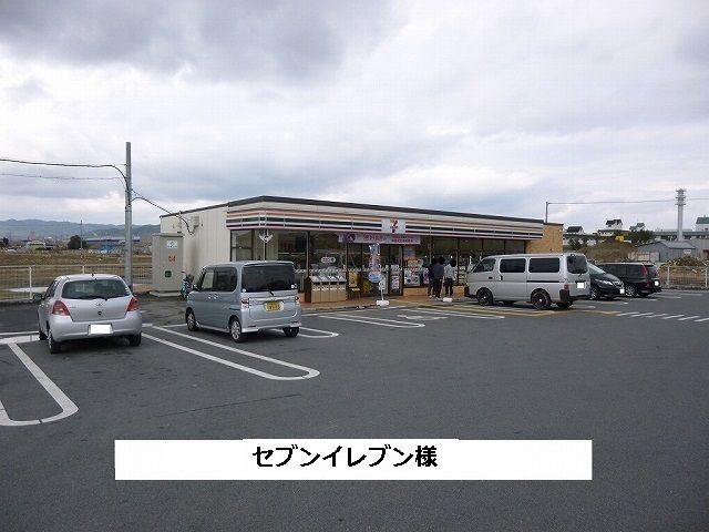 コンビニ　セブンイレブン（コンビニ）まで640m