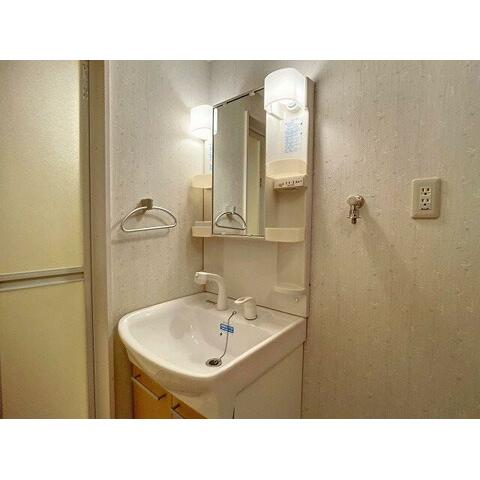 洗面設備　スペースが確保できる洗面所です