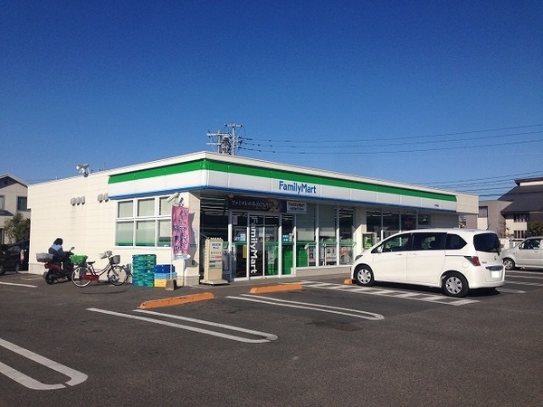 コンビニ　ファミリーマート天神前店（コンビニ）まで326m