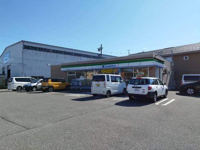 コンビニ　ファミリーマート野々市野代店（コンビニ）まで518m