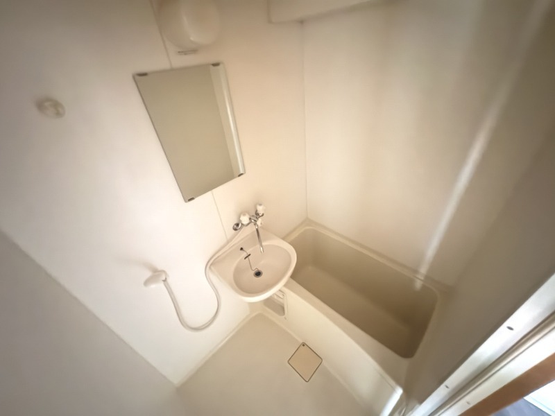 バス・シャワールーム　キレイにリフォームされています！