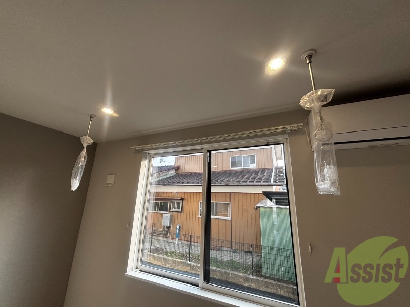 バルコニー　バルコニーはありませんが洗濯物を干すスペースはございます。