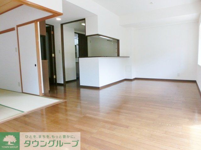 居室・リビング　南向きバルコニー日当たり良好