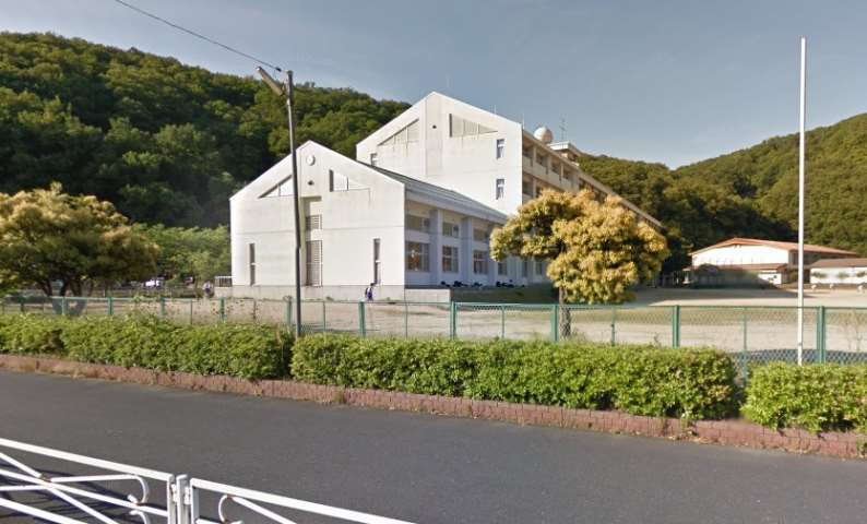 中学校　中ノ郷中学校（中学校）まで1158m