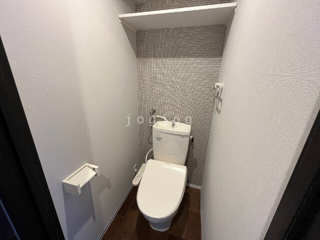 トイレ　温水洗浄便座付き