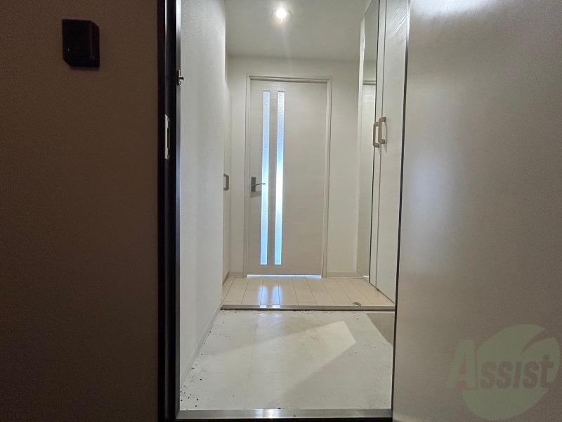 玄関　玄関です。白を基調としていて清潔感があります！