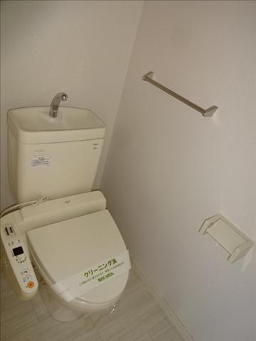 トイレ　ウォシュレット・手すり付です。