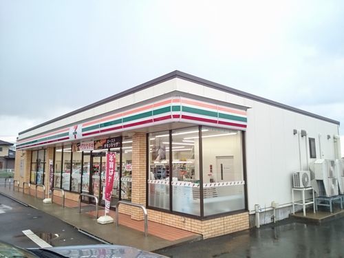 コンビニ　セブンイレブン福井栗森町店（コンビニ）まで900m