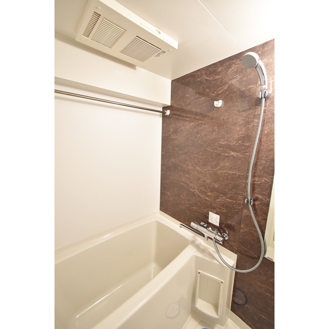 バス・シャワールーム　お風呂で日々の疲れを落としましょう