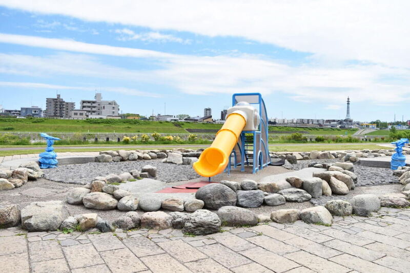 公園　豊平川緑地（公園）まで814m