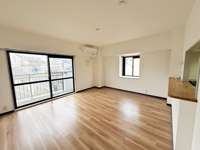 居室・リビング　別部屋の参考写真です。