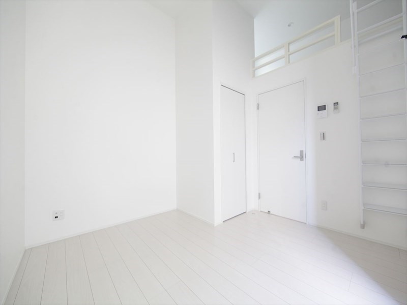 居室・リビング　洋室6.1帖　ロフト4.9帖（収納にも寝室にも使えます）