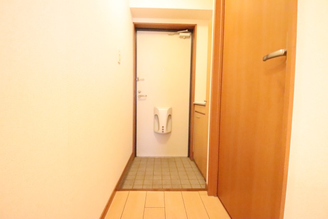 玄関　※別室の参考写真の為、現況優先です。