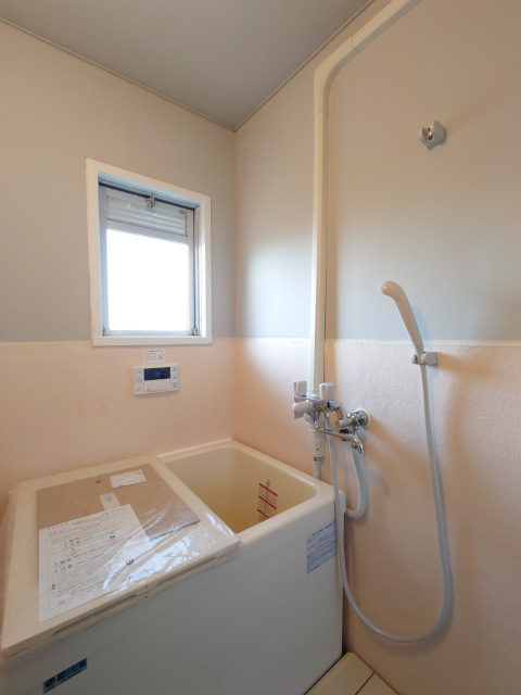 バス・シャワールーム　※反転タイプの部屋の写真です。