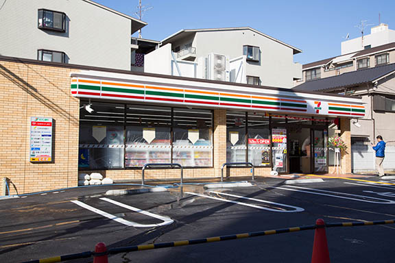 コンビニ　セブン‐イレブン ハートインＪＲ杉本町駅西口店（コンビニ）まで283m