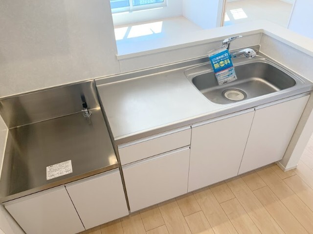 キッチン　※同型タイプの室内写真です。