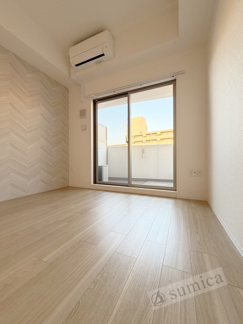 バルコニー　おおきな窓で明るさを演出。