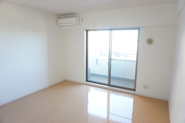 居室・リビング　★洋室９．３帖です★※同タイプ参考写真