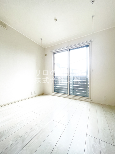 その他　室内は落ち着いた温もりを感じるフローリングです☆