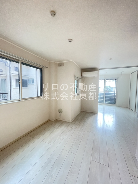 居室・リビング　広いリビングでゆったりくつろげる憩いの空間♪