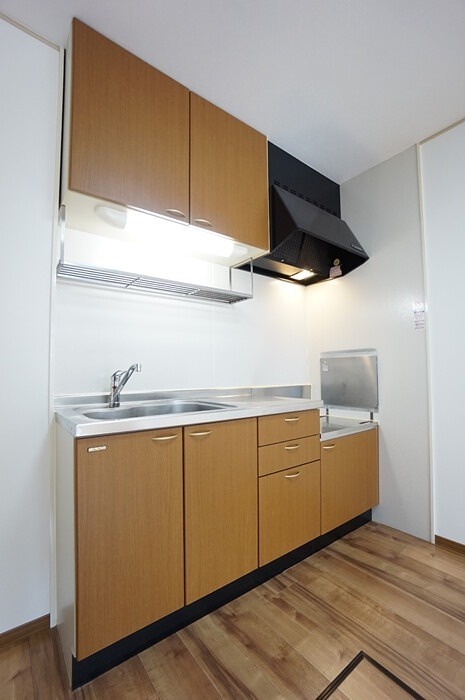 キッチン　※別部屋（間取り反転）の画像となります