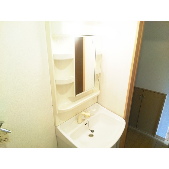 洗面設備　シャワー付き