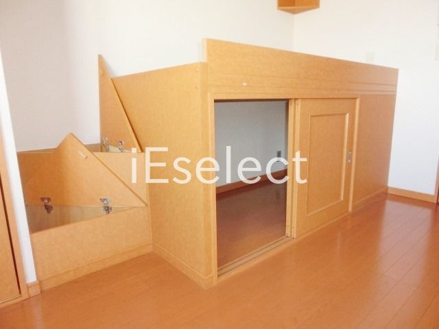 収納　ベッド下の収納です