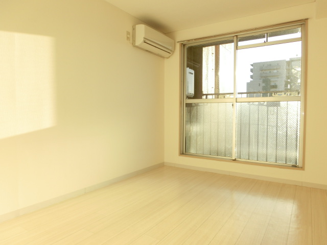 居室・リビング　※室内は現況を優先します