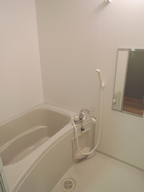 バス・シャワールーム　ゆとりのあるバスルーム