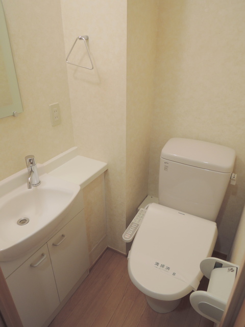 トイレ　トイレは嬉しい温水洗浄便座