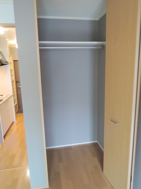 収納　天井までの高さのあるクロゼット