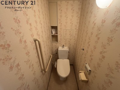 トイレ　温水洗浄便座機能付きのトイレです♪