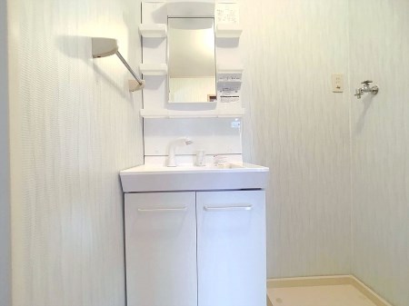 洗面設備　画像は201号室です（参考）