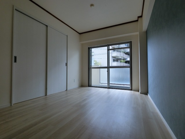 その他部屋・スペース　アクセントクロスを採用