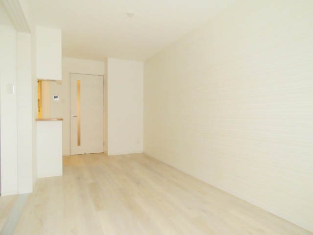 居室・リビング　明るい居間で気持ちまで明るくなりますね！