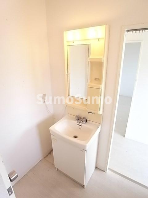 洗面設備　コンパクトで使いやすい洗面所