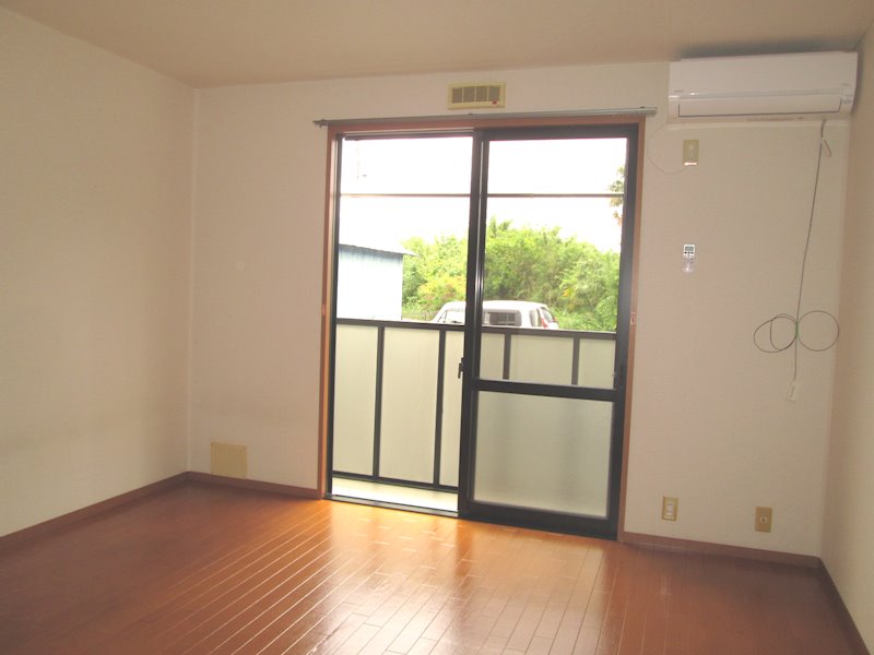 居室・リビング　室内