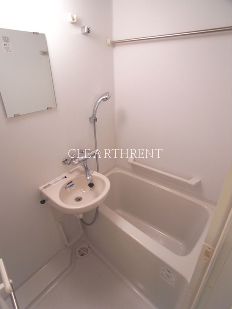 バス・シャワールーム　雨の日も安心の浴室乾燥機能付き