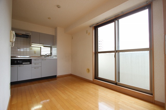 居室・リビング　別号室写真